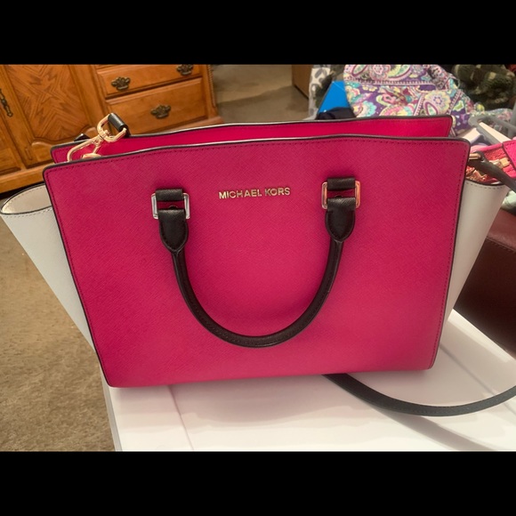 Michael Kors Handbags - Michael kors Selma